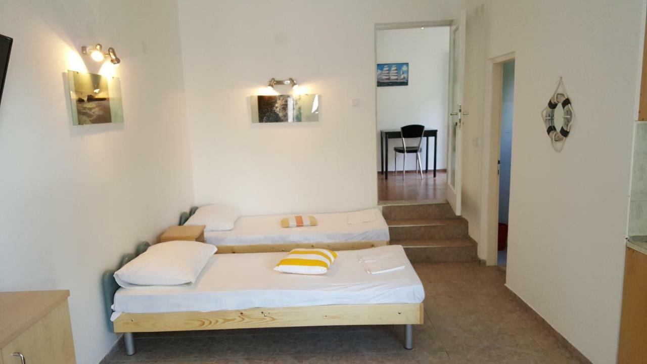 Apartment Viktor Sali Extérieur photo